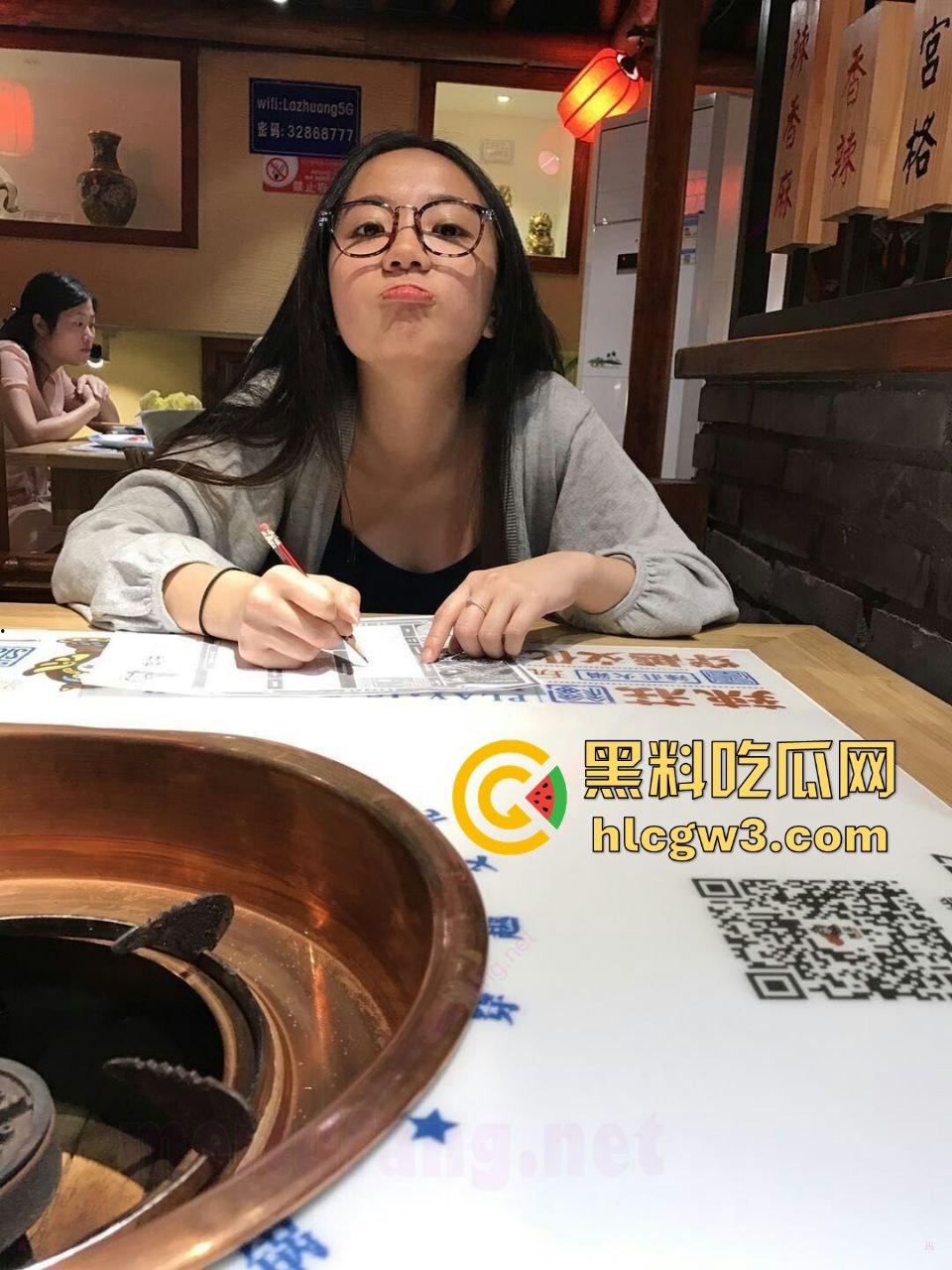 自贡幼儿园绿帽盛宴开幕 骚货小三趁原配出门躺她床上嗷嗷叫 床单湿成游泳池 原配怒爆视频全网疯传!-7