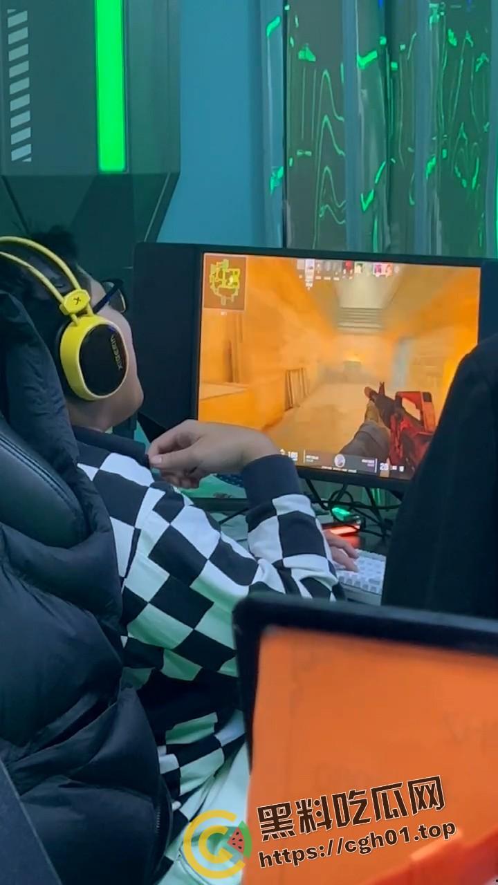 真野生网络喷子 舌战群儒 一个人骂的队友全回不上话!-3