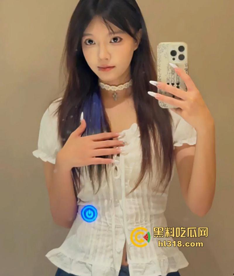 广州大学清纯学妹【魏智文】网调视频曝光，高颜值反差母狗，全裸青蛙蹲比耶模样，M属性爆满下贱无比！-1