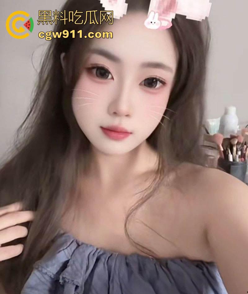 广州台球助教【秦文岚】知性优雅气质迷人，谁知私下反差拉满化身骚浪尤物，大奶翘臀镜前被金主掐脖后入爆操！-3