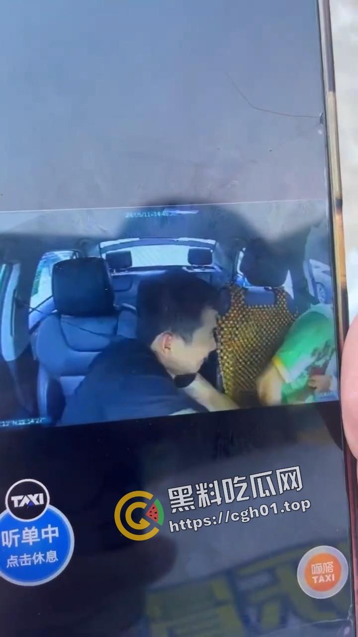 珠海出租车被杀事件车内监控流出!副驾驶毫无征兆拿刀就捅 肚子都被划开 血腥慎入-3