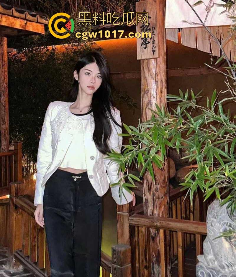 哈尔滨名媛公交车【黄志玲】高挑身材绝美颜值,每天拿精液洗脸,后入嫩穴叫声淫荡,有钱就能上有钱人的精盆!-4