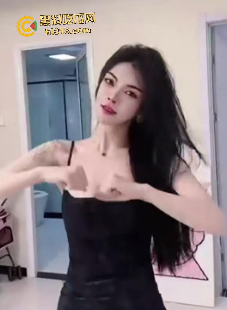 骚女舞蹈生【黄丽娜】找了绿帽龟男友管不住,性欲爆棚只能跳舞勾炮友,被后入操到浪叫求饶!-6