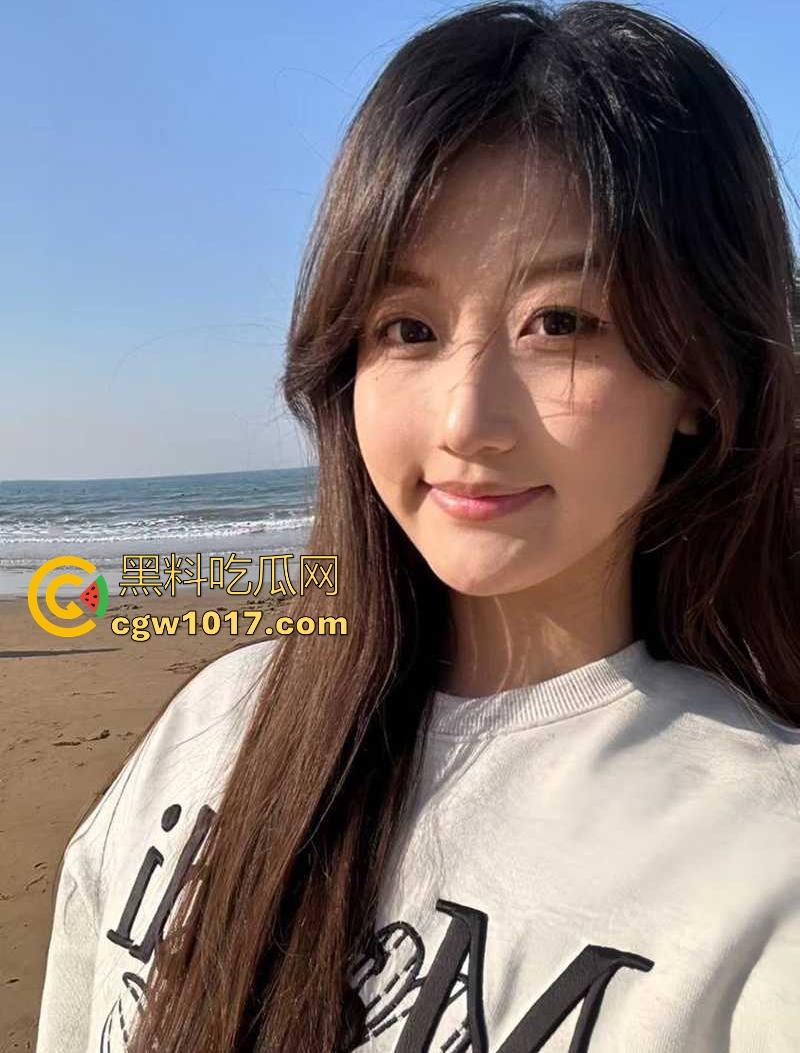 安徽工商学院反差婊【李梦瑶】约炮成瘾，擅长口交深喉，最爱无套内射，跟学长约炮录露脸吸吮挨操淫片，直接骑乘！-3