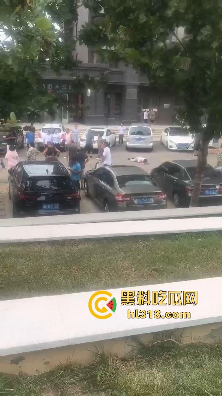 辽宁女司机大屠杀!把油门当刹车,在下班时间直接把一连把差不多5人团灭,现场哀鸿遍野!-6