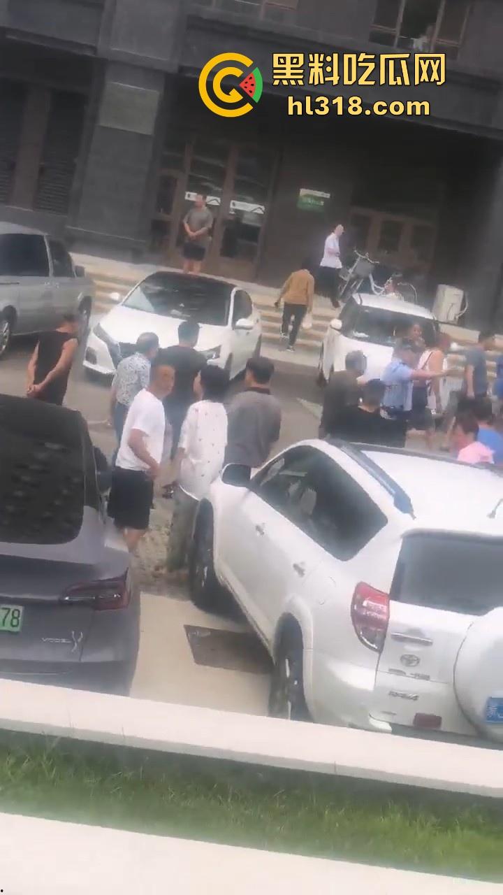 辽宁女司机大屠杀!把油门当刹车,在下班时间直接把一连把差不多5人团灭,现场哀鸿遍野!-7