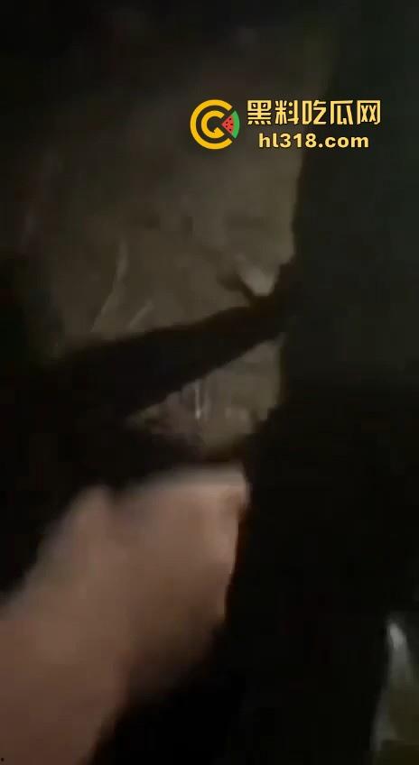 甘肃省定西市岷县多人群殴霸凌视频曝光, 逼其口含避孕套吹泡泡,还像狗一样爬,边爬边殴打!-4