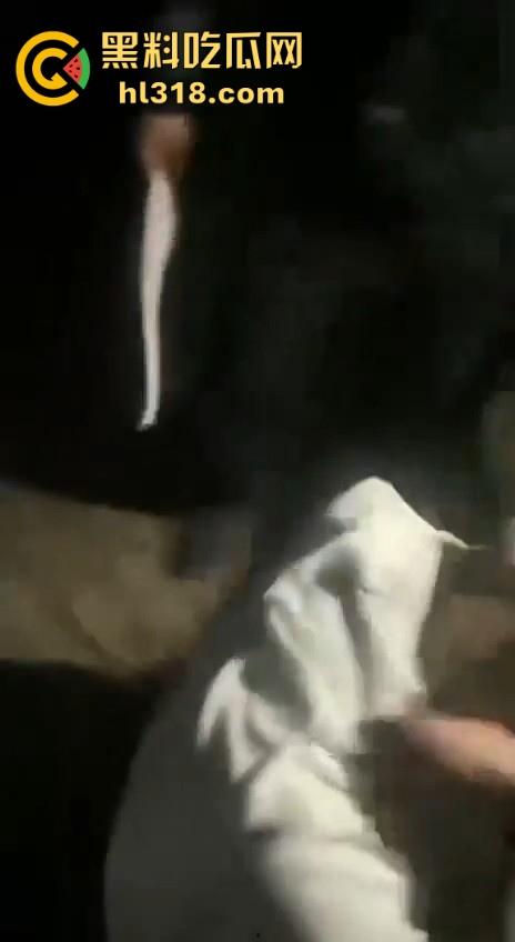 甘肃省定西市岷县多人群殴霸凌视频曝光, 逼其口含避孕套吹泡泡,还像狗一样爬,边爬边殴打!-8