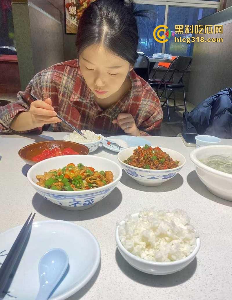 湘潭大学油画系学妹【李瑶瑶】高颜值巨乳小妹,脸穴同框超级反差,稚嫩少女被男友调教成极品淫娃!-2