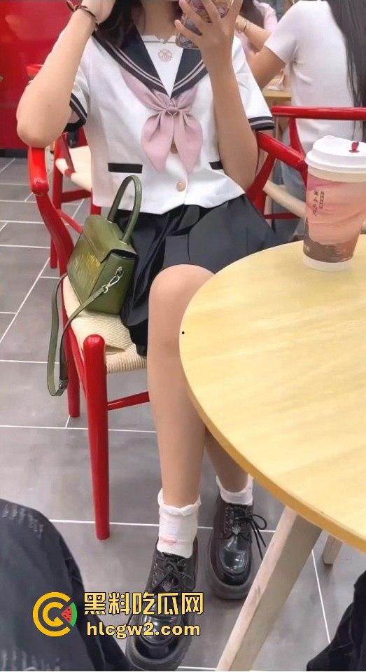 欠操JK水手服00后学妹『邹思琪』被干的嗷嗷直叫 瓜友约炮打卡新战绩,水流喷射骚声入魂!-5