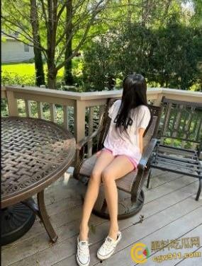 抖音留学生网红【最讨厌纽约下雨】,红色吊带丝袜性感诱人,无套爆操还要用跳蛋自慰,反差值拉满!-2