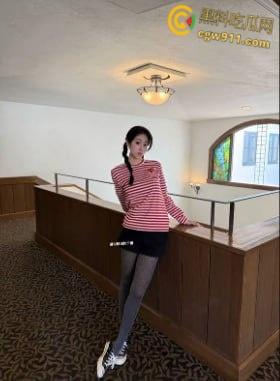 抖音留学生网红【最讨厌纽约下雨】,红色吊带丝袜性感诱人,无套爆操还要用跳蛋自慰,反差值拉满!-4