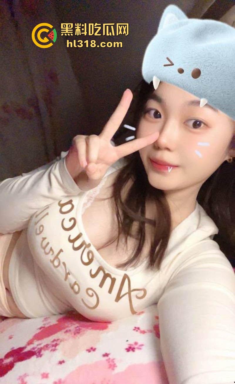 青岛巨乳眼镜老师【温雅】情趣酒店天花板镜子自拍,被男友按在身材狂操巨乳极品身材一览无遗!-1