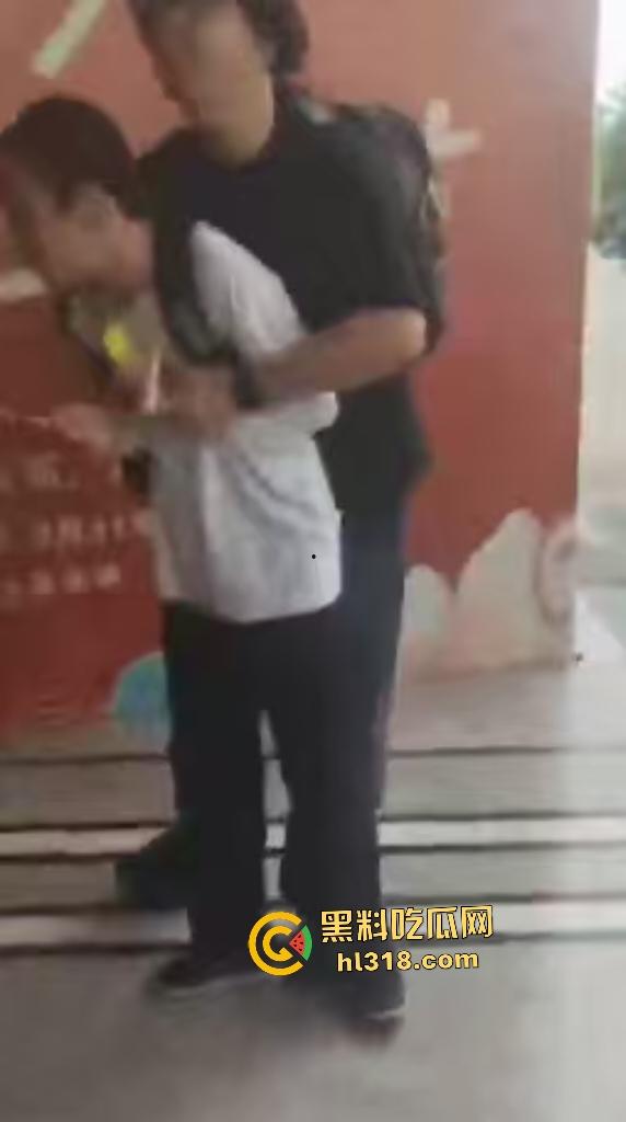 四川遂宁漫展《我的英雄学院》Coser被霸凌扯掉假发,直接拔刀砍人反霸凌!-7