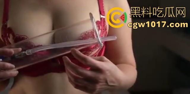 猎奇重口!国外调教已经发展到这地步了吗?真空针管插鸡巴尿道,直接一个按钮下去男奴直接射满大大一杯!-1