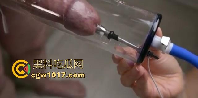 猎奇重口!国外调教已经发展到这地步了吗?真空针管插鸡巴尿道,直接一个按钮下去男奴直接射满大大一杯!-5
