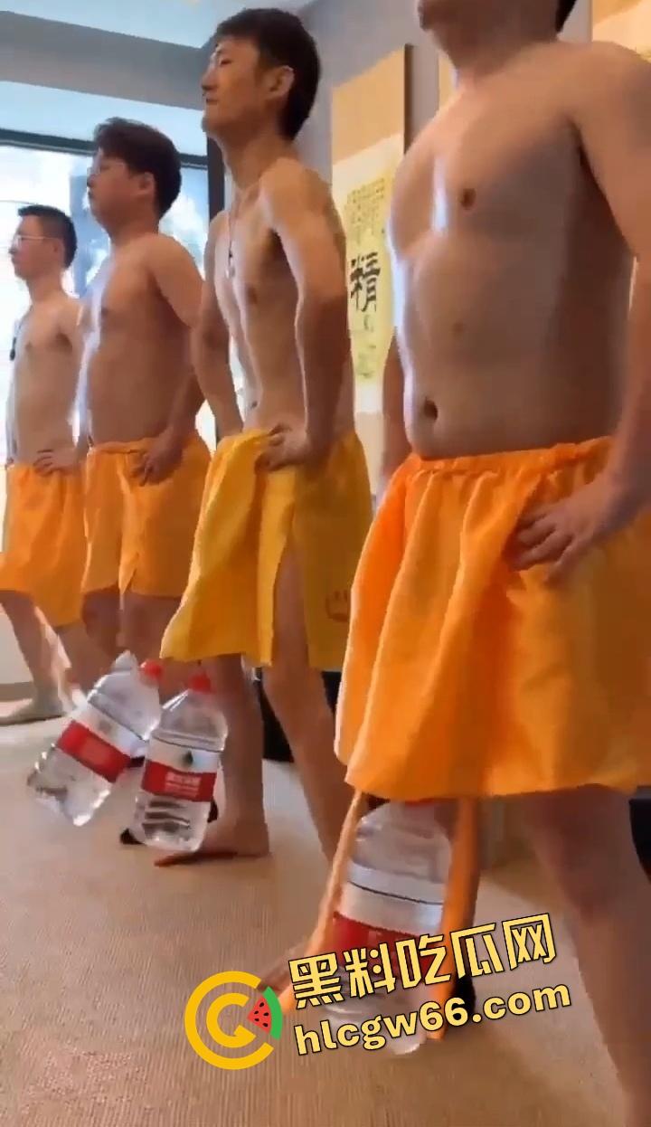 坠蛋狠人现身,农夫山泉挂蛋蛋只是日常,吊妹子上天才是绝活,这根铁鸡儿能打穿玄武门!-1