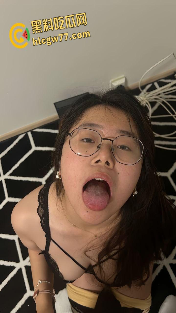 微胖尤物黑丝调教,眼罩SM口交狂欢,大奶肉感波动起伏,骚穴内射屁股还在抖颤 !-3