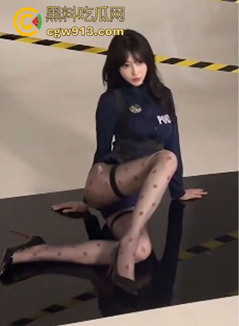 极品性感福利姬【玥儿玥】最新大尺度写真花絮流出，蓝色情趣警服紧裹34D巨乳和细腰翘臀，性感炸裂！-3