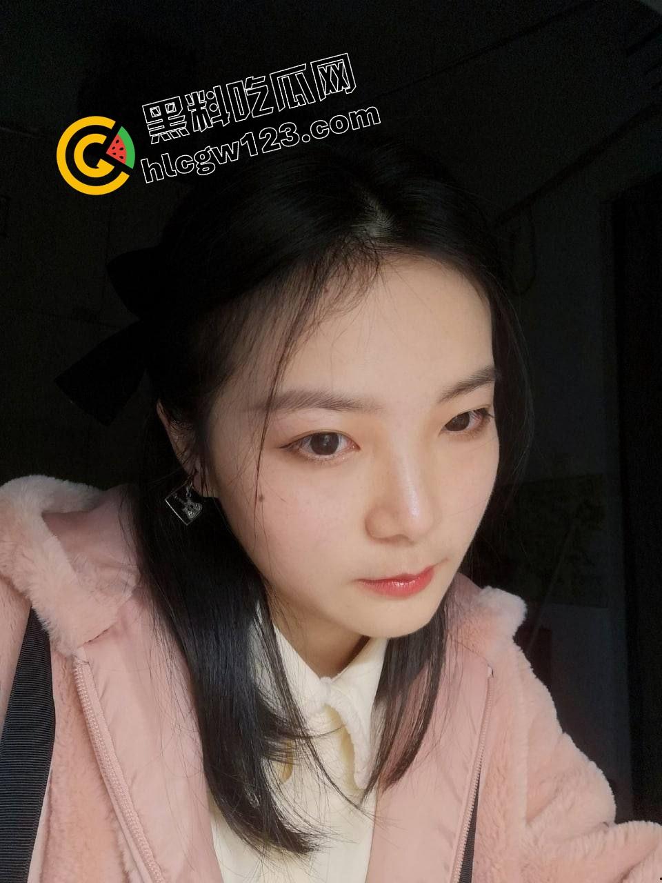 山东烟台貌美娇妻『陈媛媛』床上舔蛋口交拼命勾引,待到山花烂漫时,她在被操中笑!-1