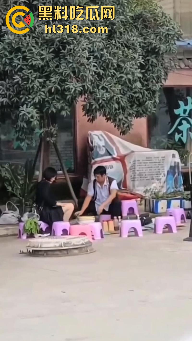 江湖大师摸奶算命,反手再掏女客户裤裆摸逼,这傻娘们还真信,难怪缅北能骗这么多人呢!-1