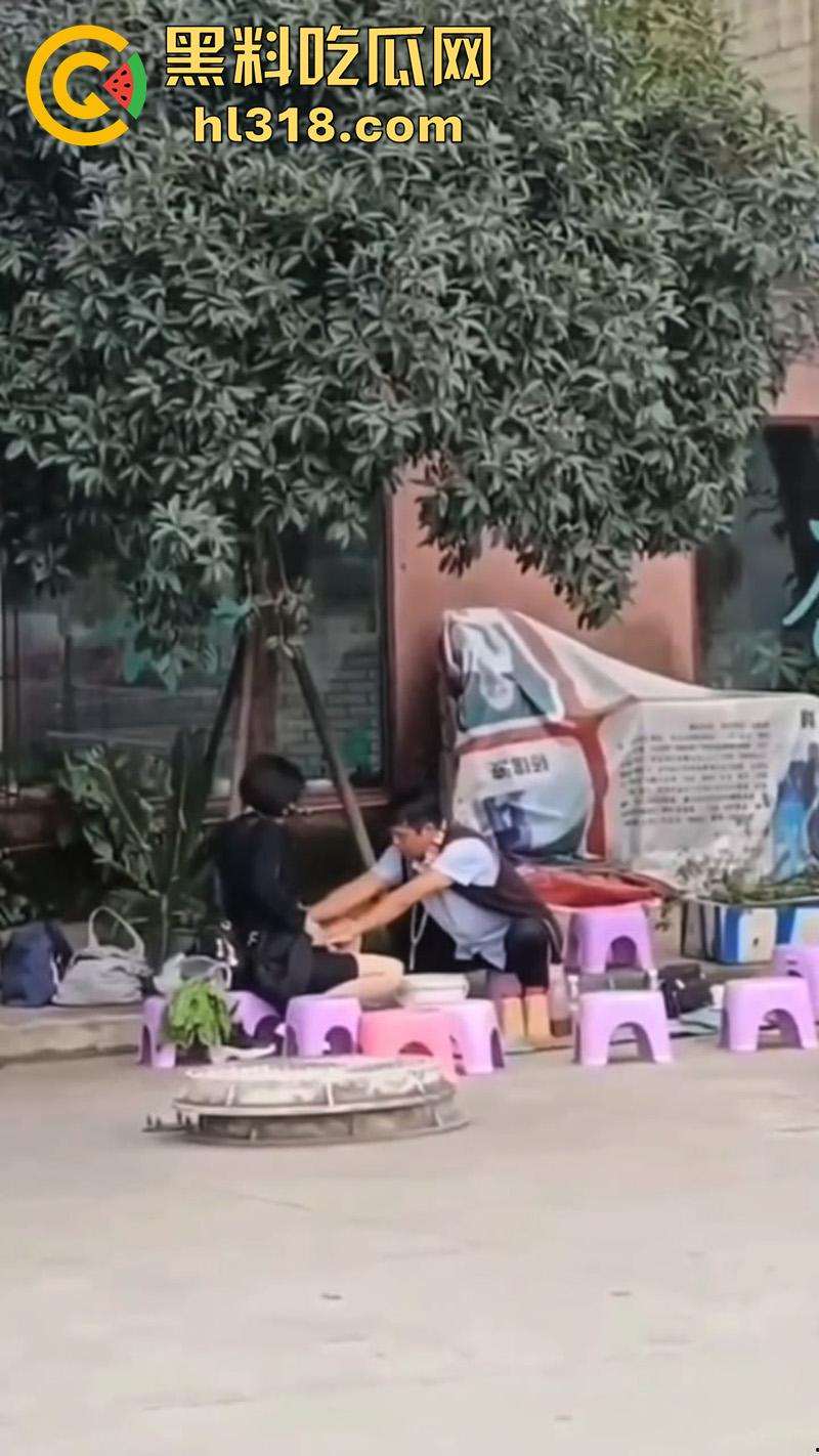 江湖大师摸奶算命,反手再掏女客户裤裆摸逼,这傻娘们还真信,难怪缅北能骗这么多人呢!-2