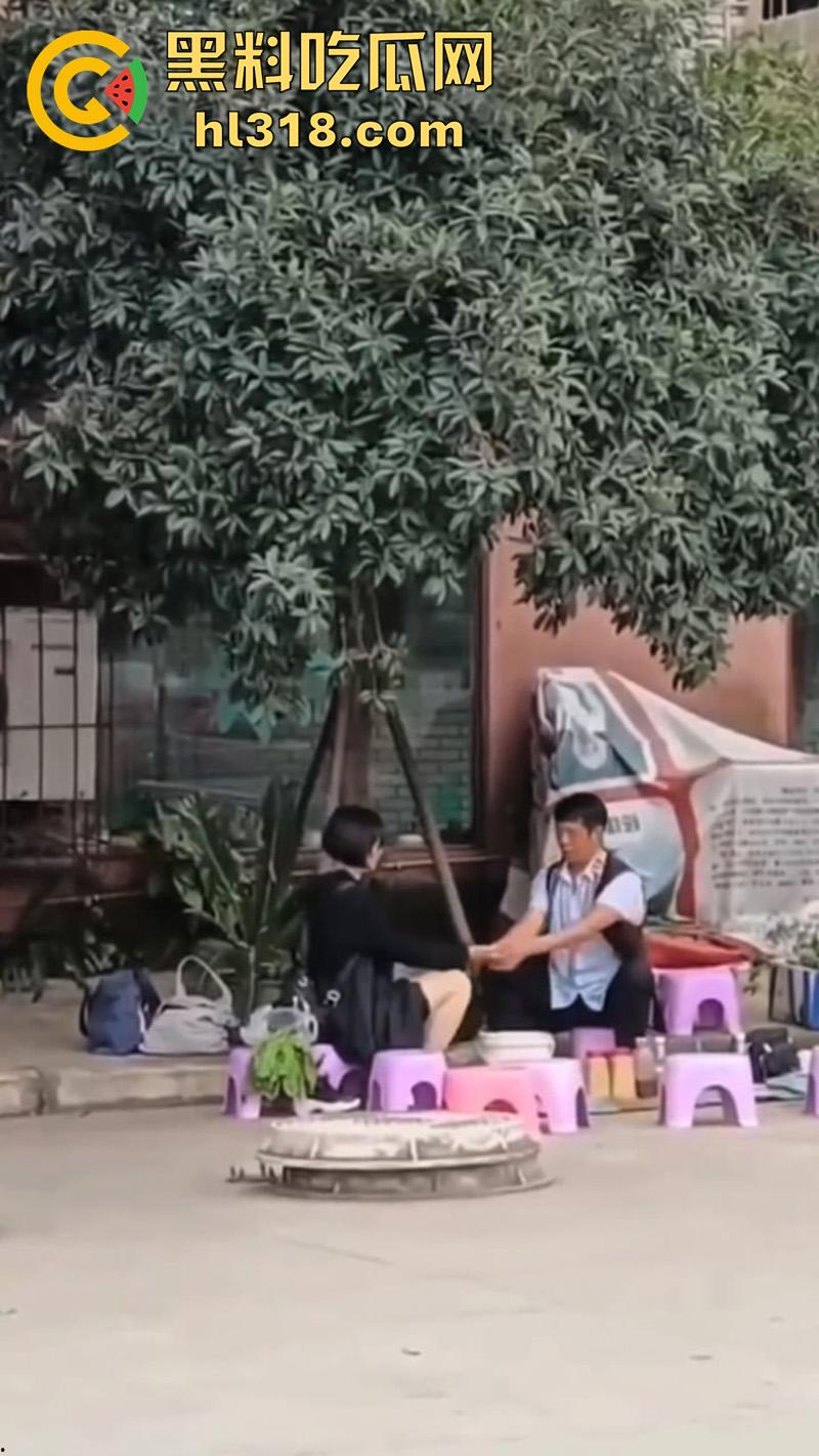 江湖大师摸奶算命,反手再掏女客户裤裆摸逼,这傻娘们还真信,难怪缅北能骗这么多人呢!-5