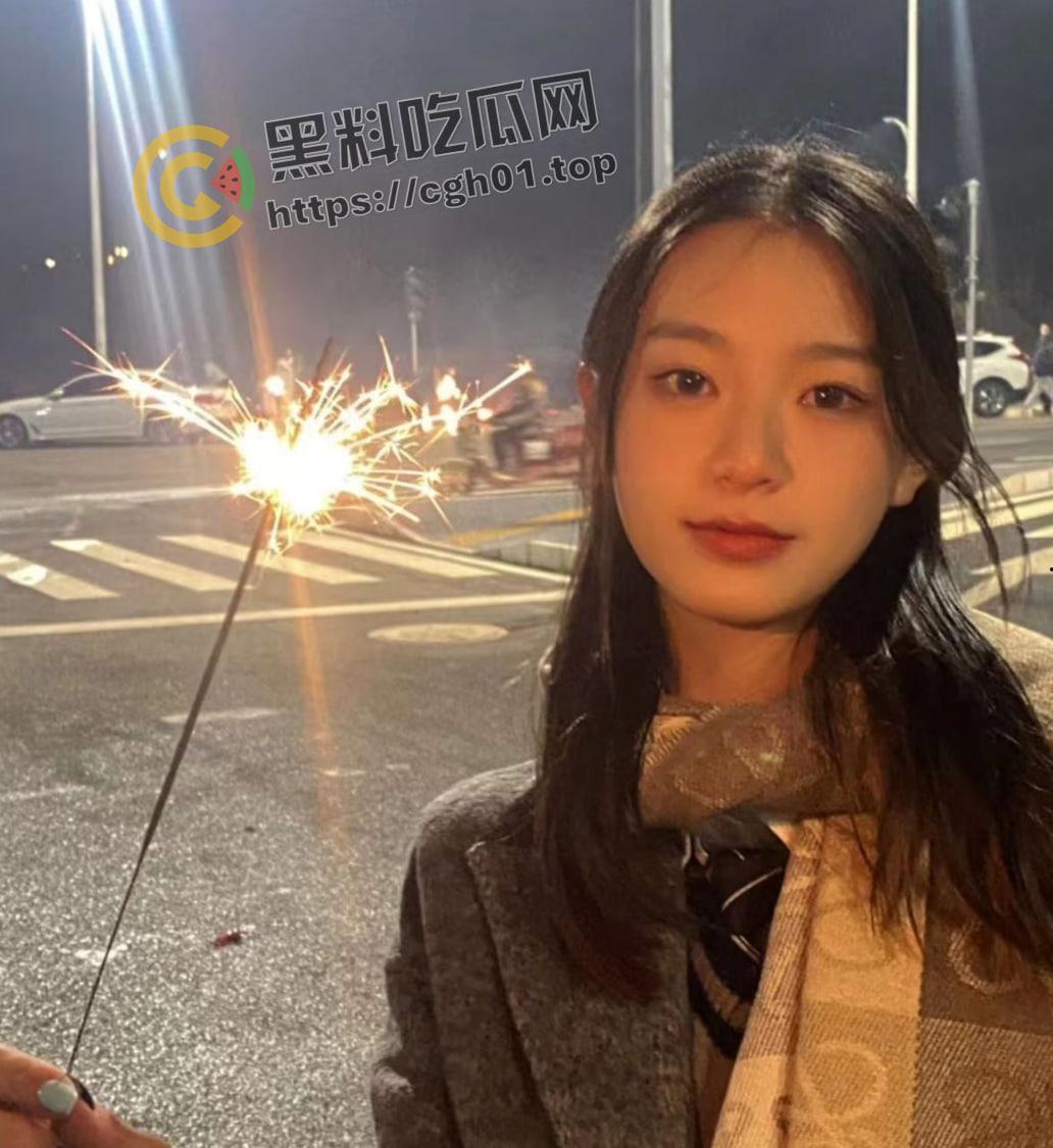 瓜友投稿!昆明理工电力工程学院反差母狗【何函晓】 喜欢扣自己的屁眼给陌生人看-1