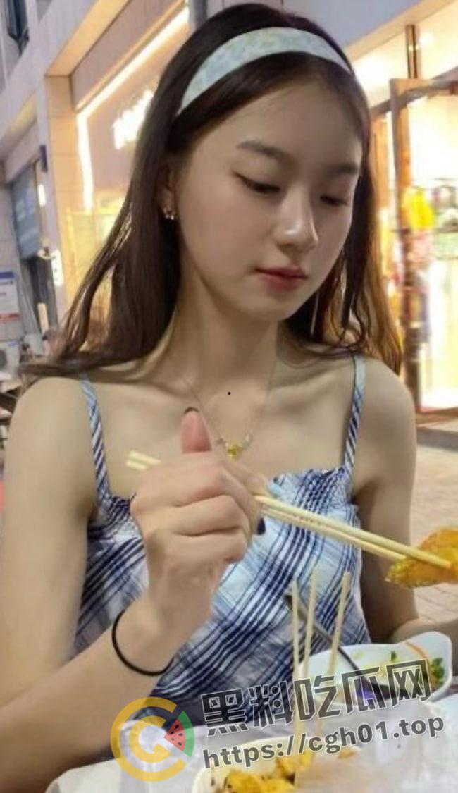 瓜友投稿!昆明理工电力工程学院反差母狗【何函晓】 喜欢扣自己的屁眼给陌生人看-2