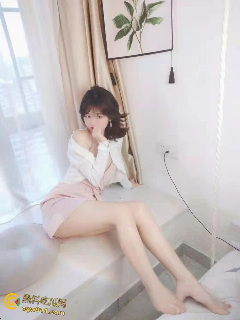 高颜值极品身材小萝莉,被富家公子调教成发情母狗,身穿情趣护士开档白丝,被两人疯狂无套抽插 !-3