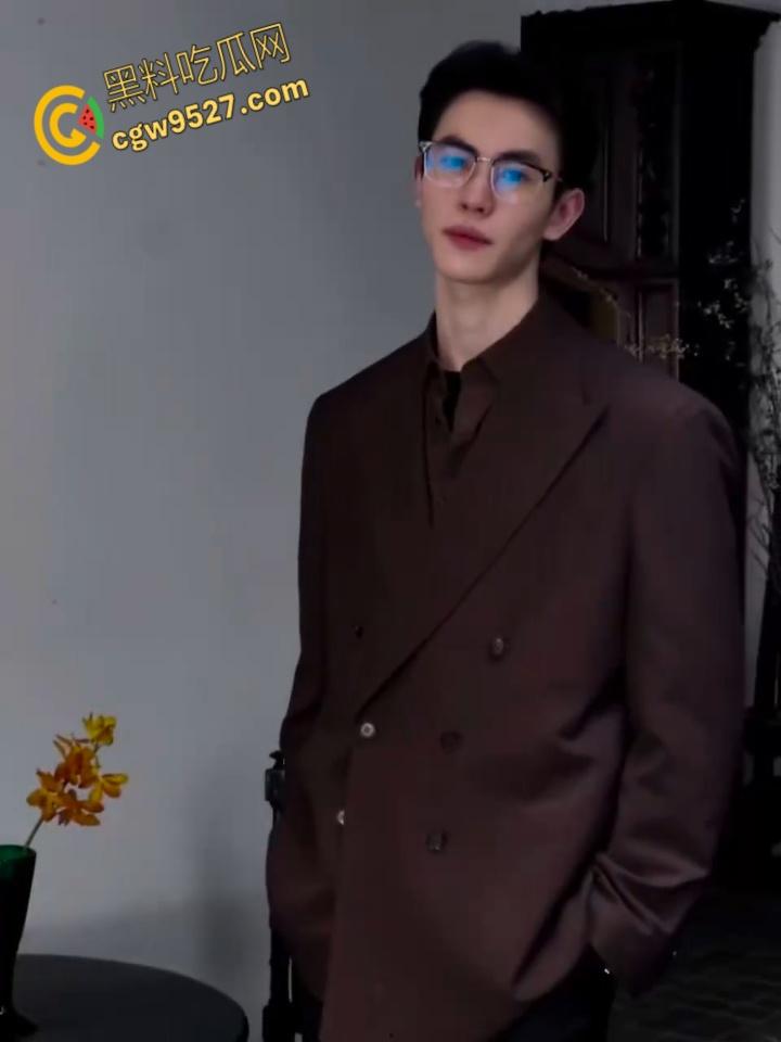 抖音气质男神网红【Amant】,骗炮视频被曝,美女主沦为精盆被玩半年,痞帅痴情人设彻底崩塌 !-2