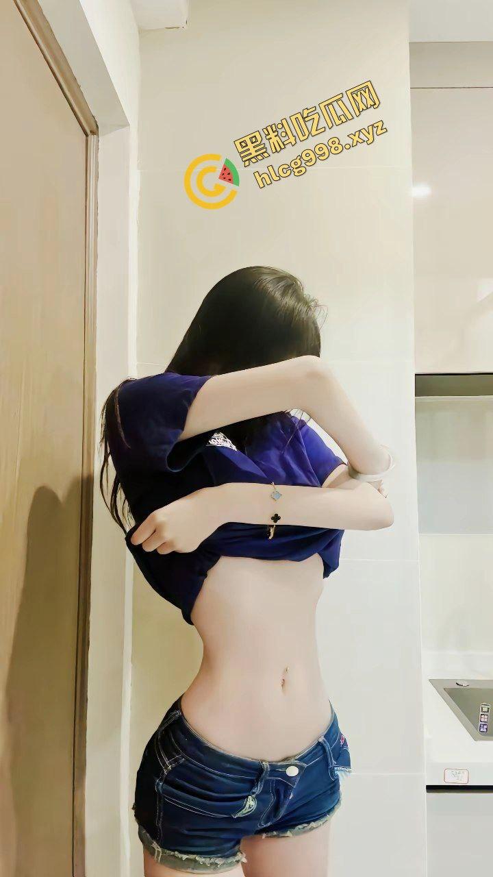 抖音小蛮腰骚逼『小冻狸』中国传媒大学最细之腰 校外被大哥看上 约操酒店后入 独家流出!-5