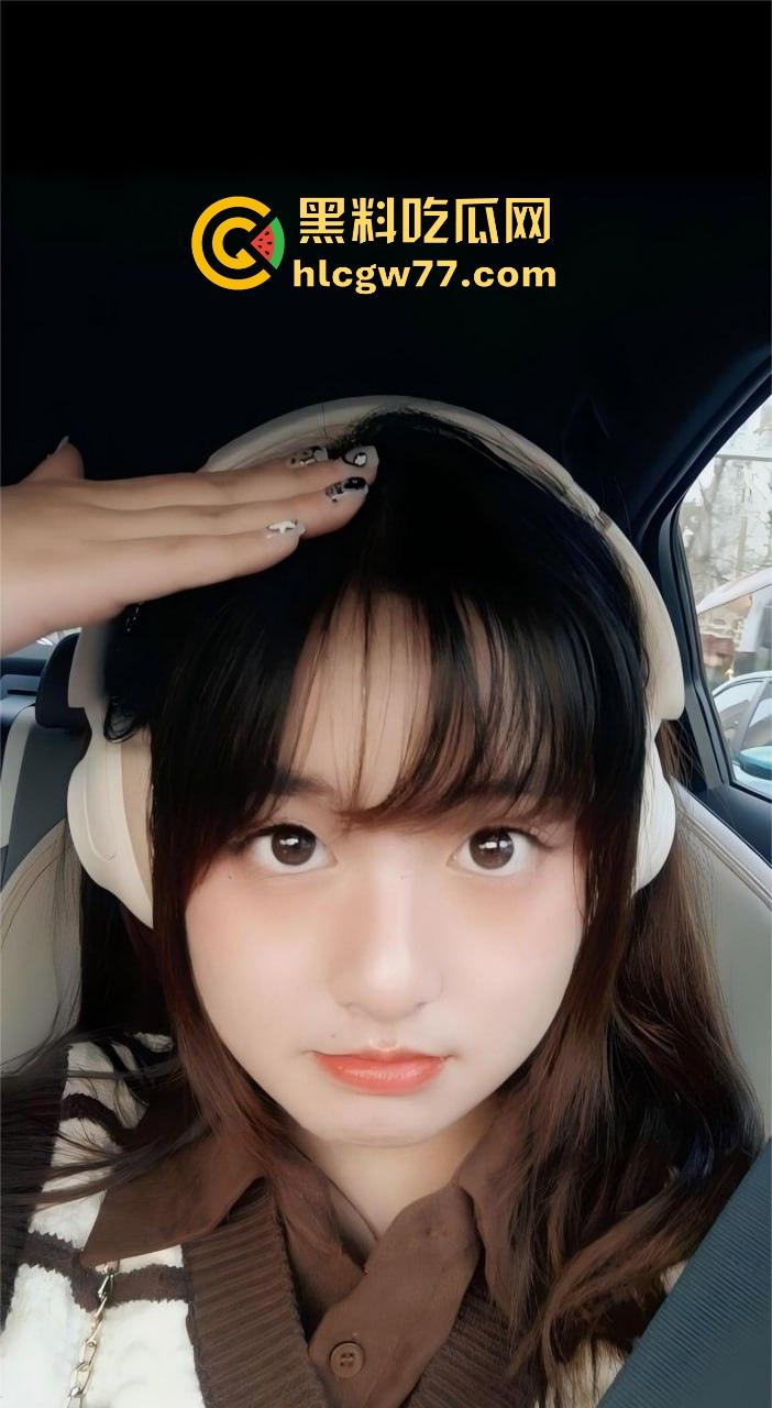 徐州医科大学大四可爱学姐【薛艺琳】表面乖女实则骚货,背着纯情男友网上调情 极致的反差母狗!-1