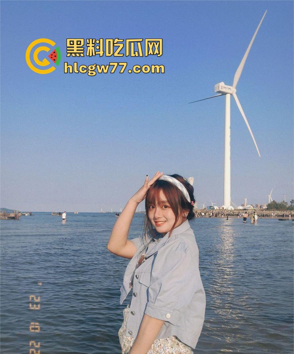 徐州医科大学大四可爱学姐【薛艺琳】表面乖女实则骚货,背着纯情男友网上调情 极致的反差母狗!-3