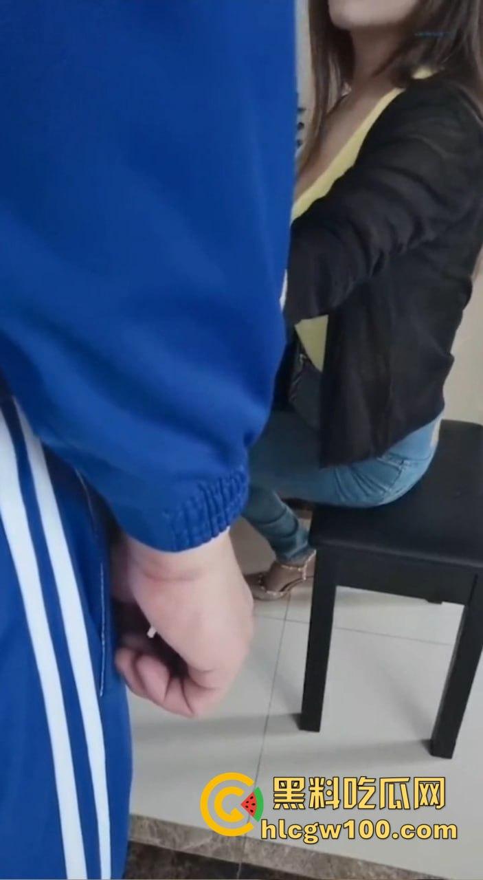 杭州外围『宋佳怡』太拼了 没单子就自导自演拍黄播 化身钢琴老师华伦天奴色诱学生,朋友圈广告直接骚到飞起!-6