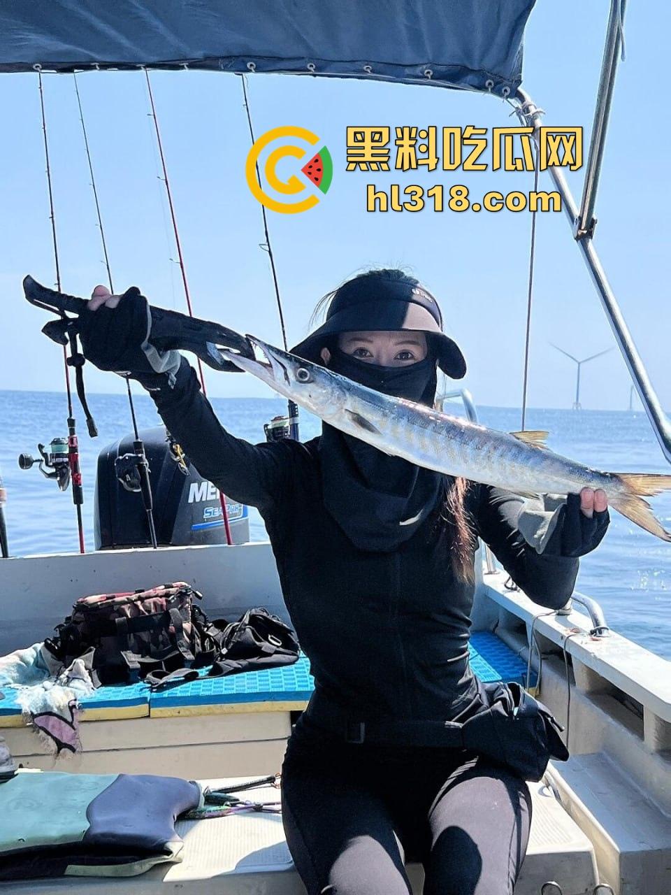 不好意思用力太猛！把刚认识的钓鱼媛都操哭了，极品性感名媛被当地肉便器猛操，上午钓的鱼晚上吊的她！-1