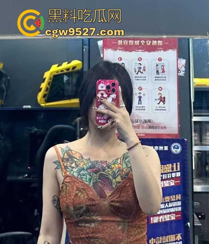 四川花胸纹身没钱结账,现与纹身师做爱抵债,细腰翘臀骚劲十足,放荡婊子私密视频曝光!-1