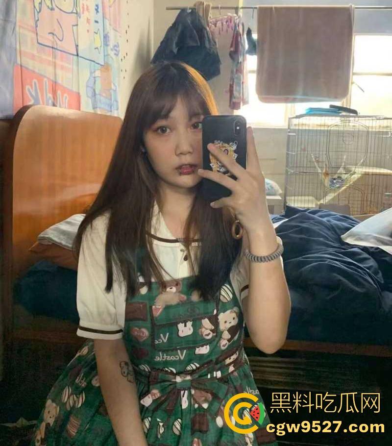 四川花胸纹身没钱结账,现与纹身师做爱抵债,细腰翘臀骚劲十足,放荡婊子私密视频曝光!-2