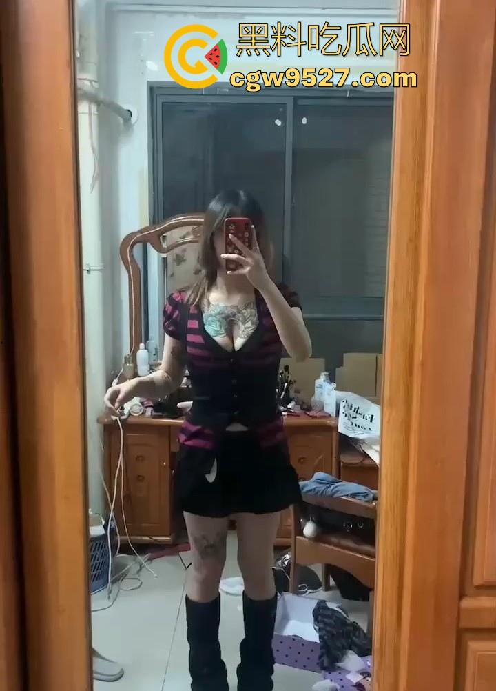 四川花胸纹身没钱结账,现与纹身师做爱抵债,细腰翘臀骚劲十足,放荡婊子私密视频曝光!-6