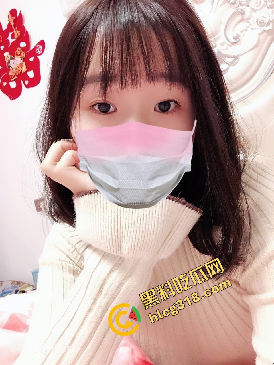 HM试衣间小短裙方骚妹刚脱衣服就被拉进来打屁股,边试衣边做爱,羞得她脸都红到脖子根!-1