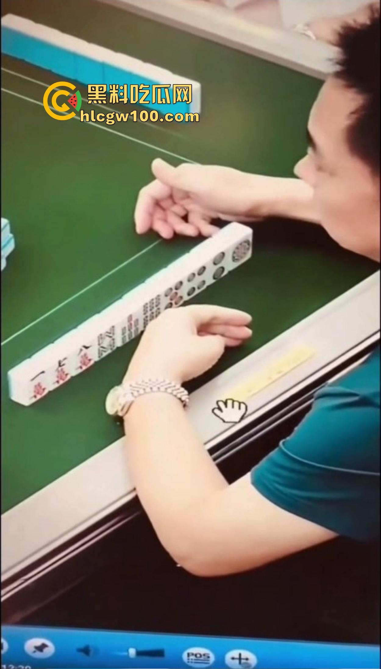 快过年了警惕千王之王,棋牌室暗藏高能,监控下轻松翻牌,十几番胡牌跟喝水一样,别让年都输没了!-3