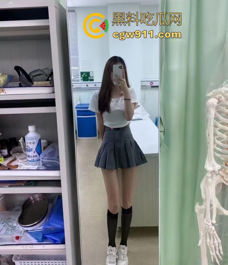 江西工商学院反差女大【朱慧铭】私密视频曝光,极品身材丰满巨乳,男友无套爆操颜射收尾,反差感十足!-3