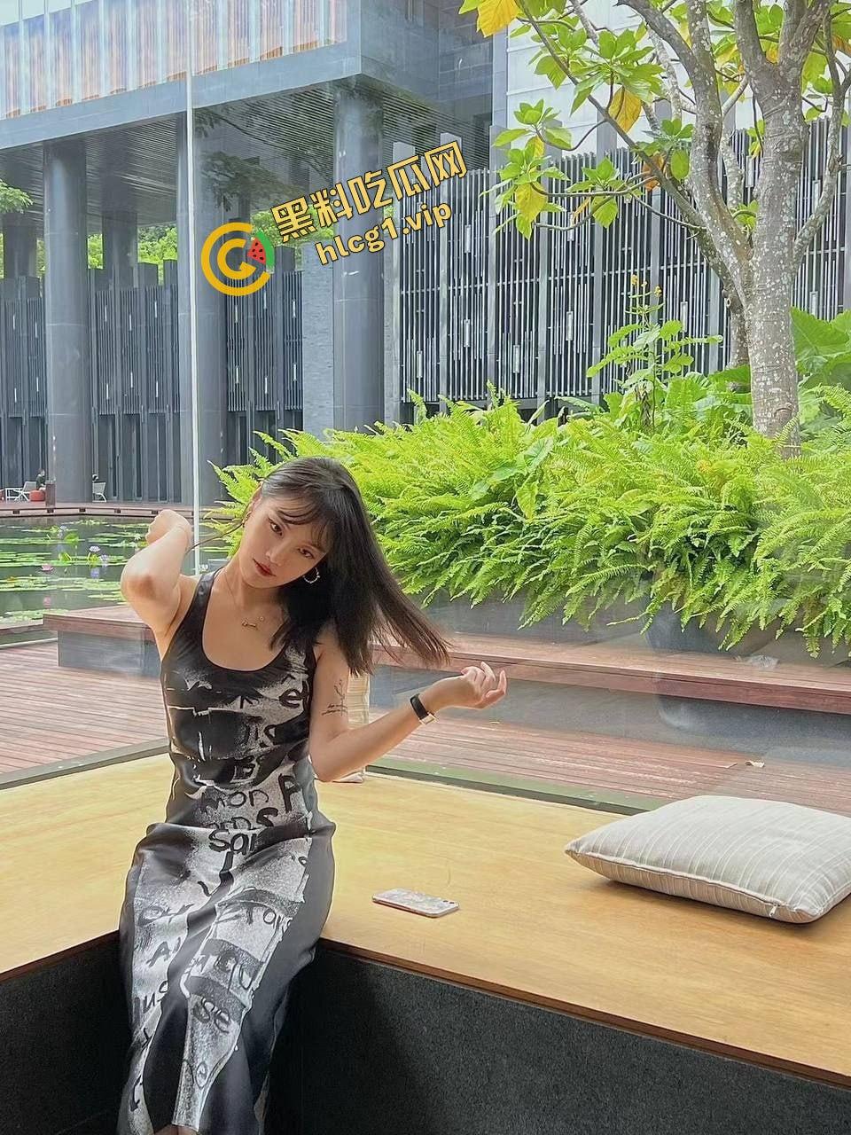 爱她就满足她!性欲爆棚人妻母狗『邹娜』以不爱我为理由与男友分手 惨遭曝光!-1