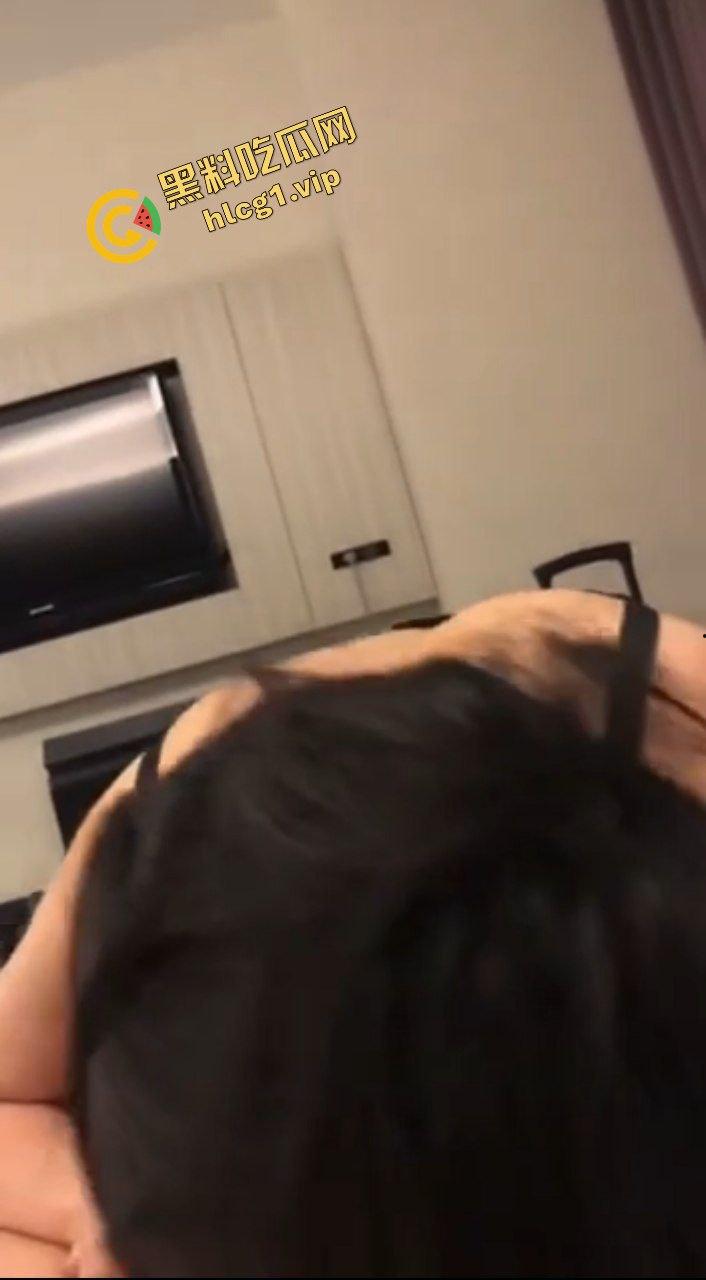 爱她就满足她!性欲爆棚人妻母狗『邹娜』以不爱我为理由与男友分手 惨遭曝光!-8