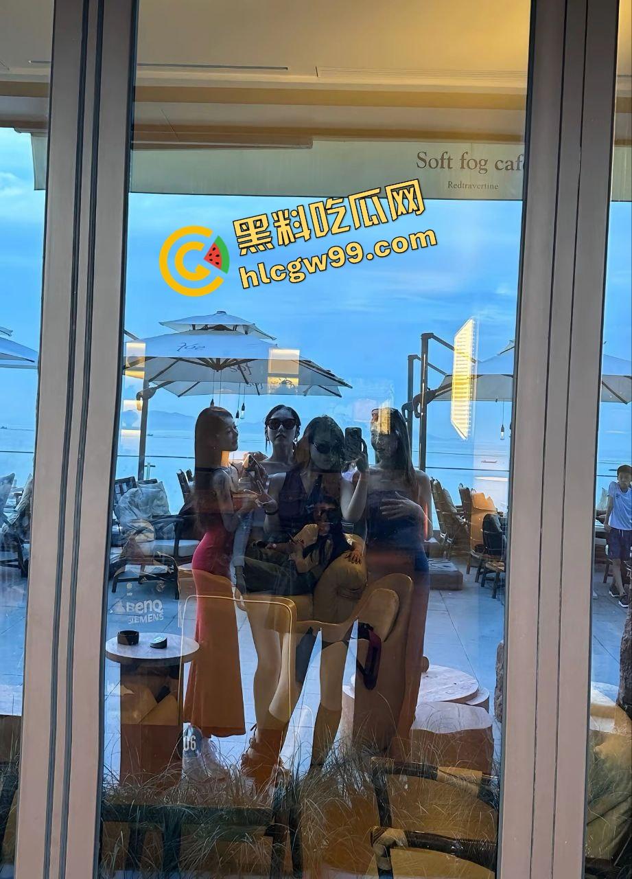 广西北海极品八字奶御姐【林怡】姐妹闺蜜中的反差骚鸡,洗澡发骚露奶上位夹吸后入!独家曝光流出!-3