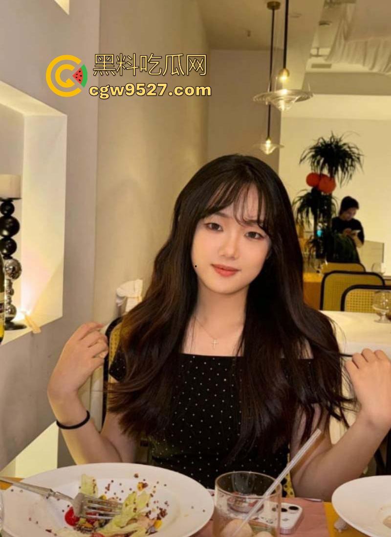 广州大学超反差学姐【李祖铭】分手后遭男友报复泄密私拍,束缚调教勒乳爆操,母狗气息十足!-1