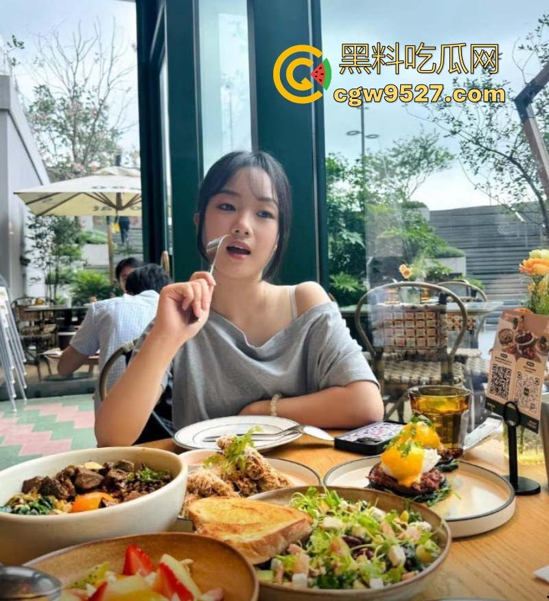 广州大学超反差学姐【李祖铭】分手后遭男友报复泄密私拍,束缚调教勒乳爆操,母狗气息十足!-2