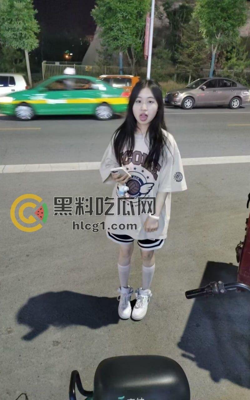 青海女子「李敏」激情裸聊视频外泄，一边看男友录的视频还一边给男友口！-6