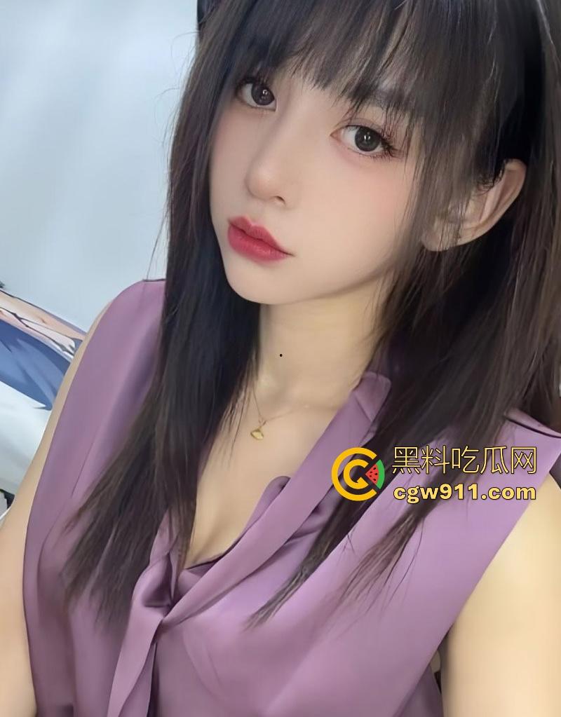 深圳超嫩反差母狗【樊柔莹】情趣装自拍撩富二代,酒店浴室后入骑乘,边操边自拍,骚的一批!-1