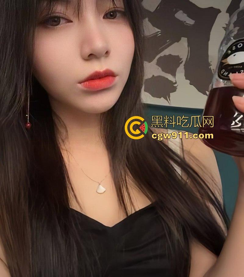 深圳超嫩反差母狗【樊柔莹】情趣装自拍撩富二代,酒店浴室后入骑乘,边操边自拍,骚的一批!-3